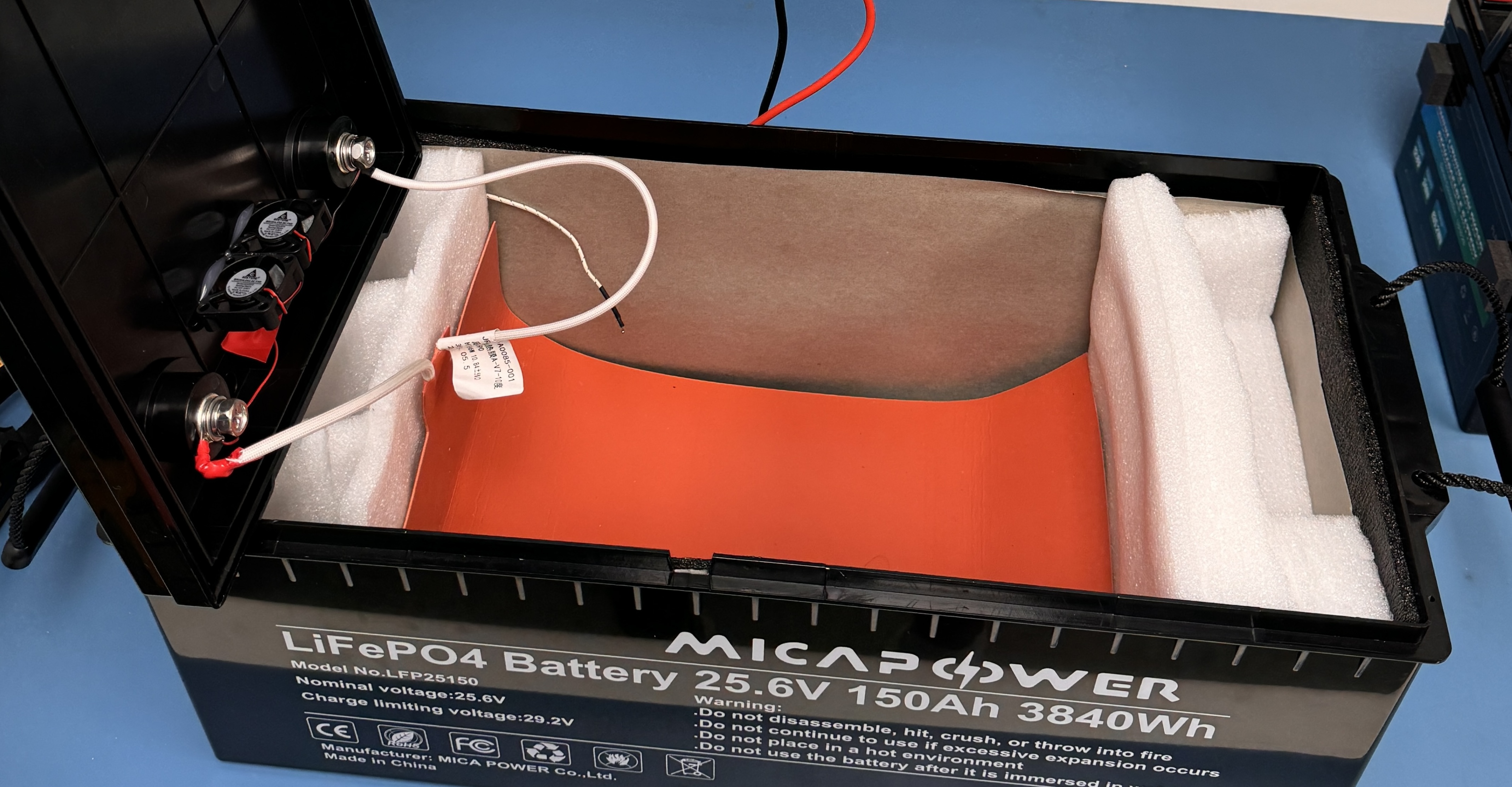 Interior layout showing heating pad, foam insulation, and thermistor routing